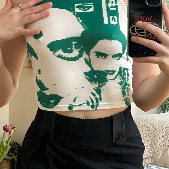 Green Face Graphic Crop - Picture 3 of 3